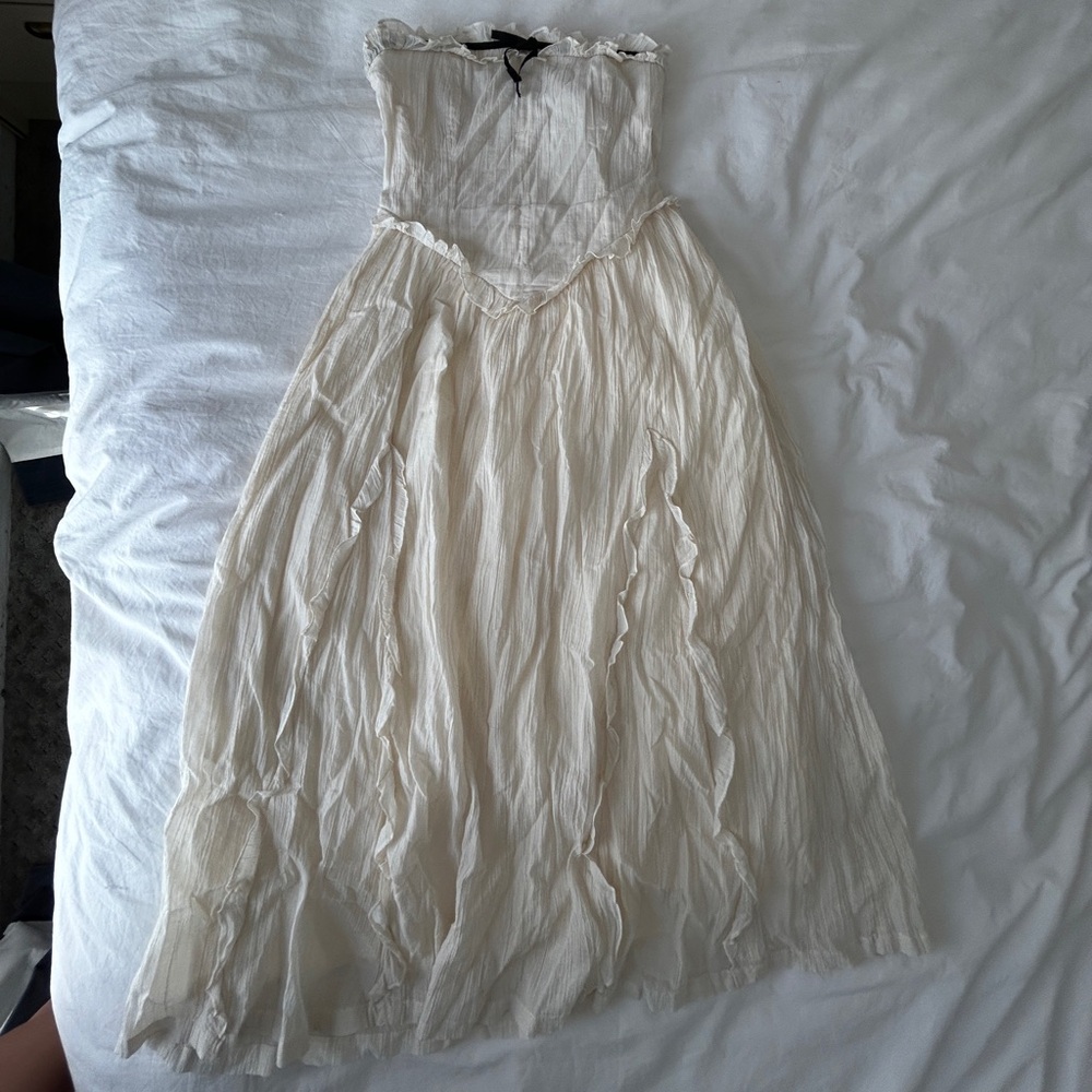 Kimchi Blue Cream Ruffled Strapless Midi Dress